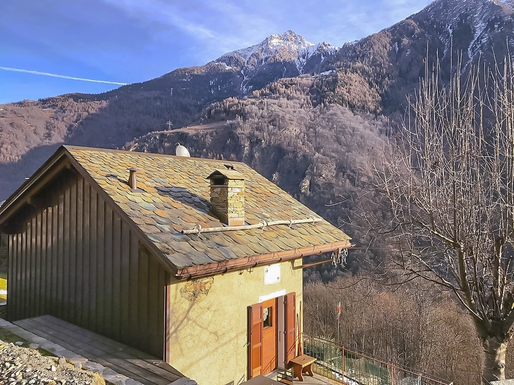 à l'extérieur de la maison mondelegro