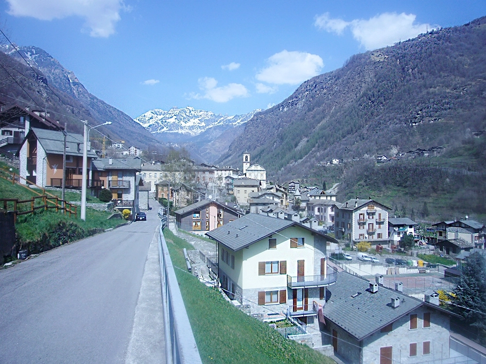 Blick auf das Dorf Torre di Santa Maria in Valmalenco