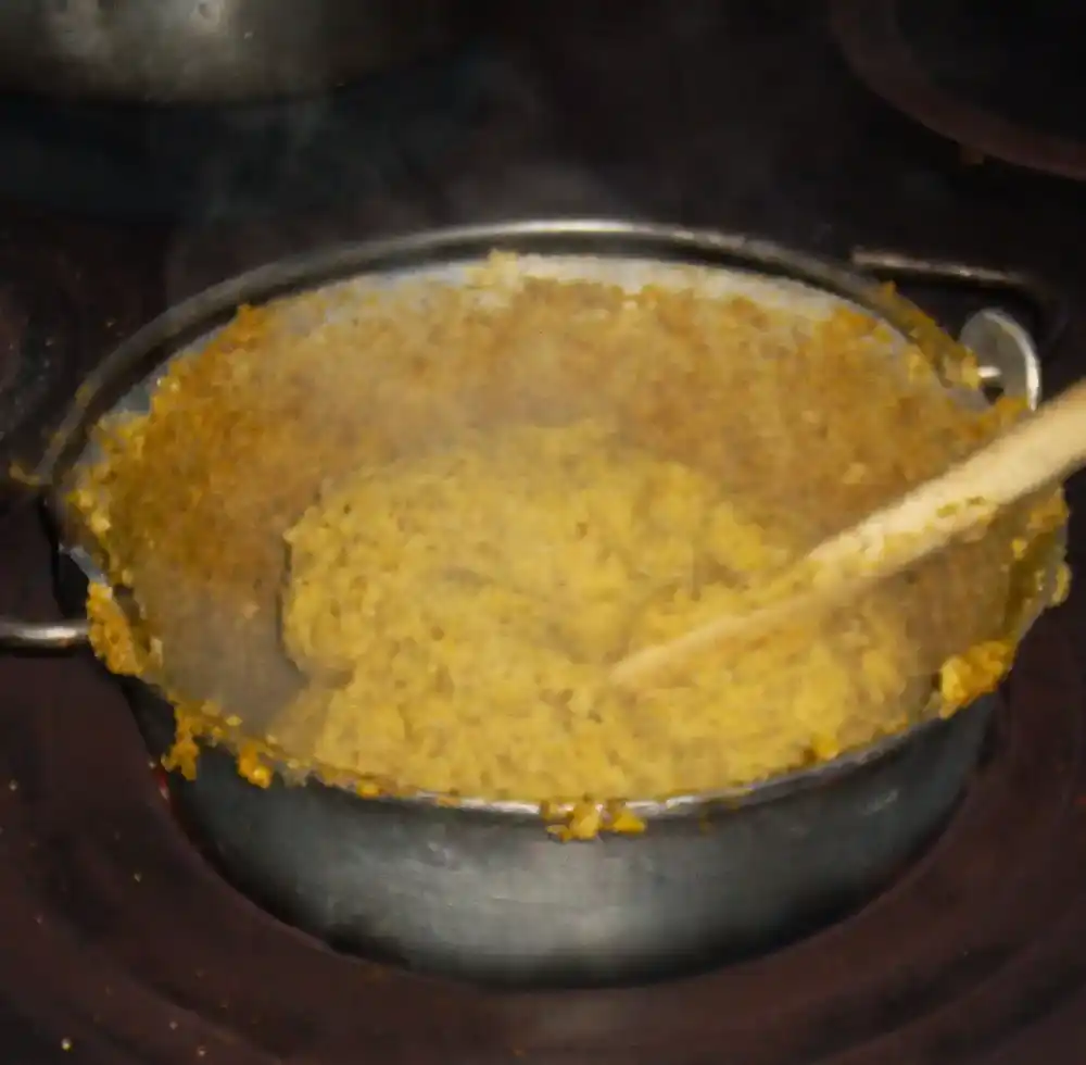 Polenta im Kessel kochen